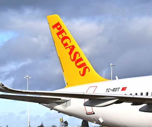 Pegasus Airlines celebrates 100,000 passengers at Birmingham Airport
