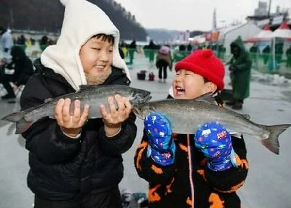 Hwacheon ice fishing festival draws global visitors